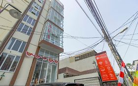 RedDoorz near Hayam Wuruk